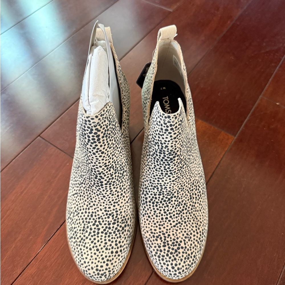 NWT and Box Toms Kallie Wedge Bootie - Picture 6 of 12